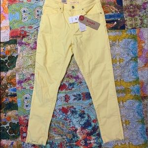 Levi’s jeans, yellow NWT, size 28